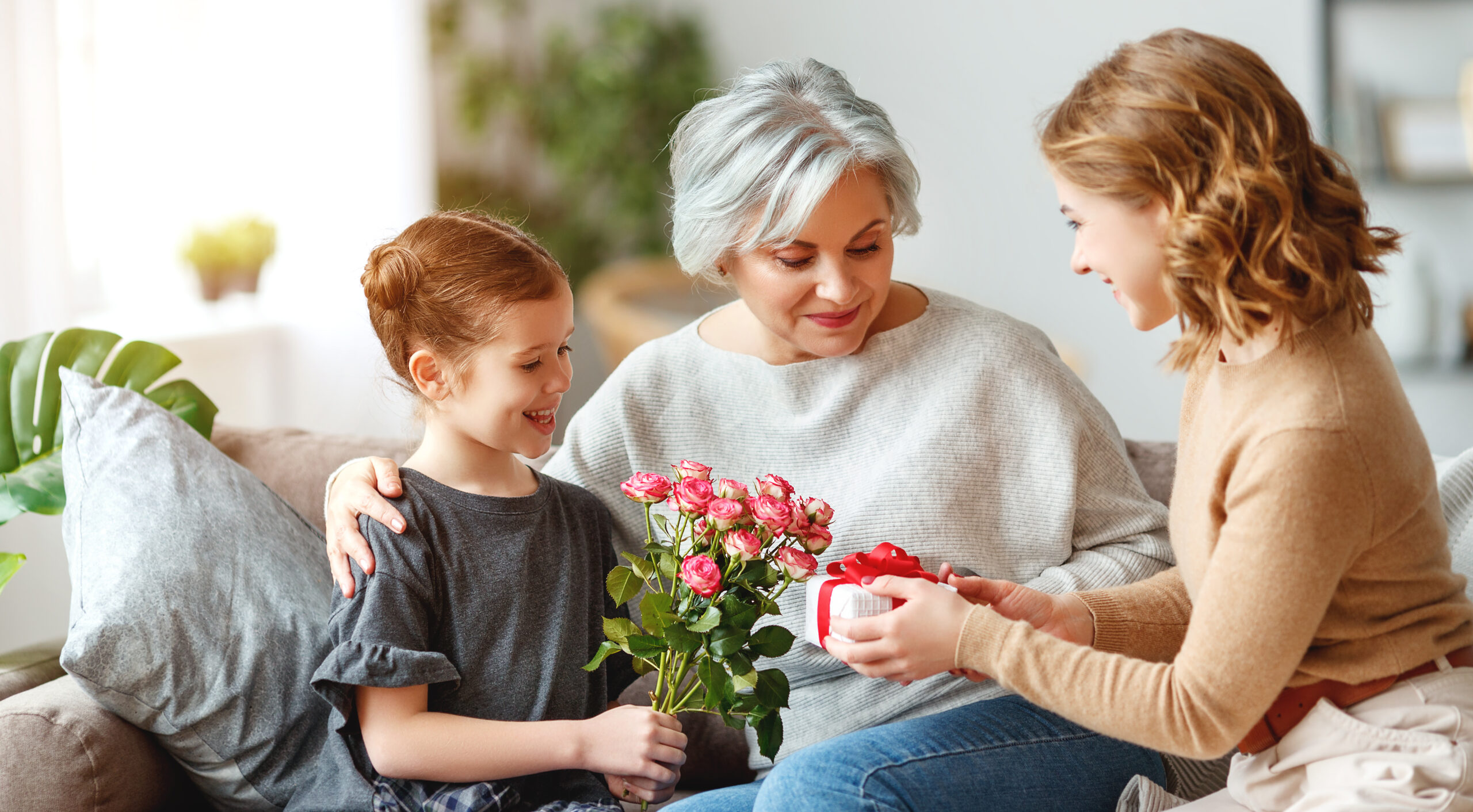 What are the best Mother’s Day gifts for moms living in a senior living community? Check out these great ideas!